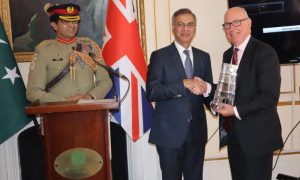 Pakistan, British, commanders, organizations, college, rich, London
