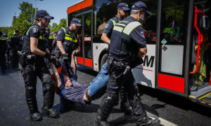 Over 1,500 Climate Activists Including "Game of Thrones" Actress Arrested in Netherlands