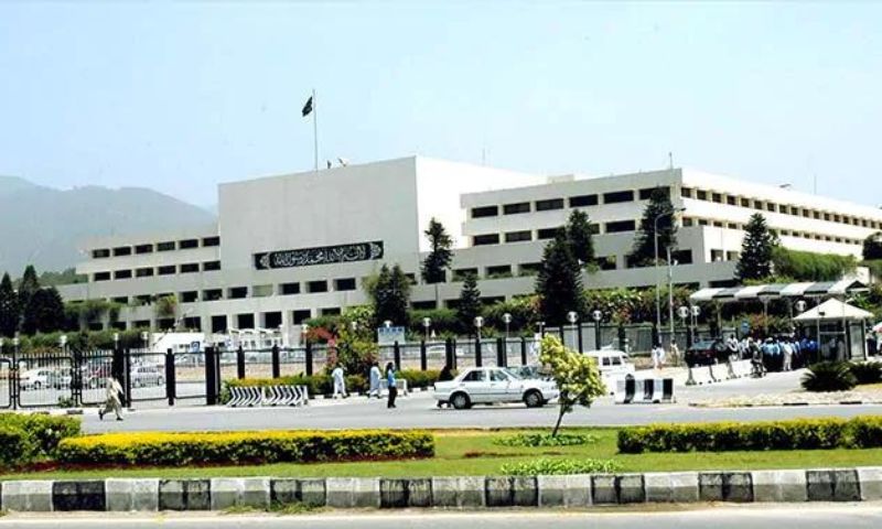 PTI, courts, Pakistan Tehreek-e-Insaf, Khawaja Muhammad Asif., health, PML-N, government, economy, Opinion, protestors, military, army