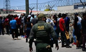 Chaotic, While, US, Commitment, Border, Place
