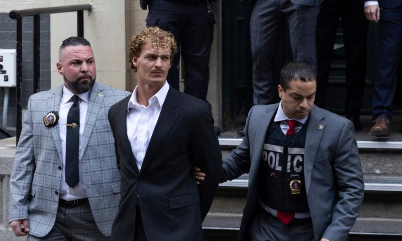 New York Grand Jury Votes to Indict Former Marine in Subway Chokehold Murder