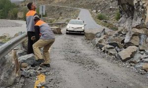 Tourist, Advise, Road, Flood