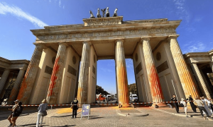 Climate Activists Spray Paint at Berlin's Iconic Brandenburg Gate