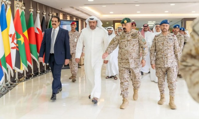 Kuwaiti Defense Minister Visits Counterterror Coalition HQ in Riyadh