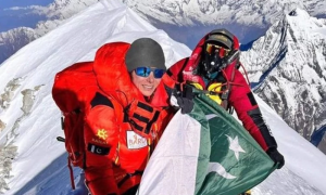 Naila Kiani Becomes First Pakistani Woman to Summit Cho Oyo Peak (2)