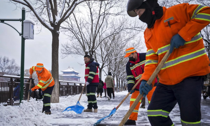 Snow Blankets Northern China, Closing Schools and Suspending Train Service