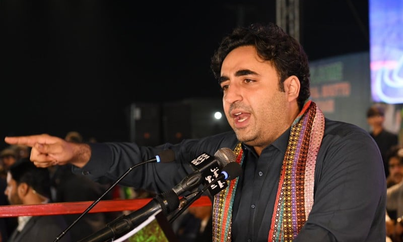Bilawal Accuses PML-N’s Nawaz of Snatching Rival’s Electoral Symbol