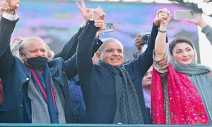 Nawaz Sharif Promises Orange Line Metro Train for Faisalabad