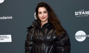 Anne Hathaway, Debate, Politeness, Video, Rome, Valentino Fashion Show, Fans, Photo, Oscar, Actress, Social Media,