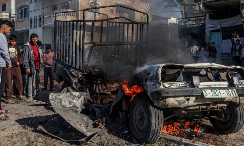 Palestinians, Israeli forces, food aid, Gaza City, Kuwait roundabout,