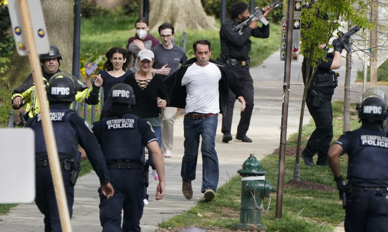 Shooting in Washington DC Leaves 2 Dead, 5 Injured; Suspect at Large