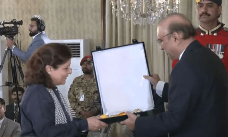 Economic, Lahore, Call, Zardari, Charter of economy, Centre, Economic, Budget, Prime Minister, Islamabad, Stakeholders, Exports, Parliament, Foreign, International Monetary fund, IMF, Election, Country, Payment