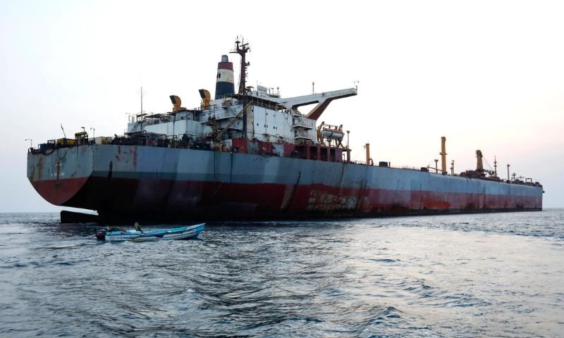 tankers, Red Sea, Western naval forces, Yemen's Houthi group, United Nations, Ras Issa, US missiles,