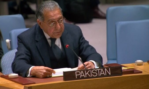 Ambassador Munir Akram Meets UN Peacekeeping Chief