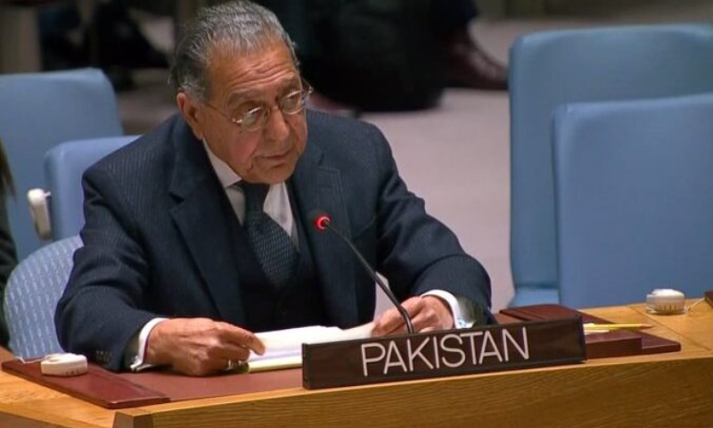 Ambassador Munir Akram Meets UN Peacekeeping Chief