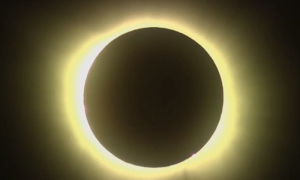 Thousands Gather at North American Resort to Witness Solar Eclipse