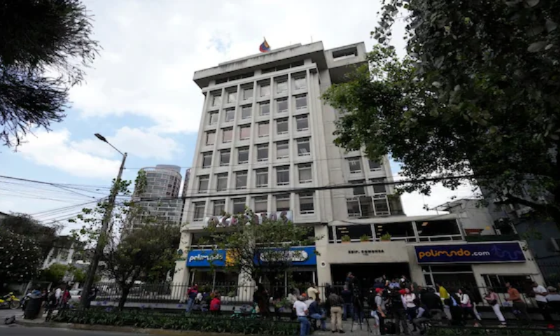 Venezuela Orders Closure of Diplomatic Missions in Ecuador Over Mexican Embassy Raid