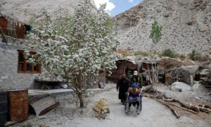 INDIA, POLL, BOOTH, HIMALAYAN, VILLAGE, FAMILY, MEMBERS, VOTE,