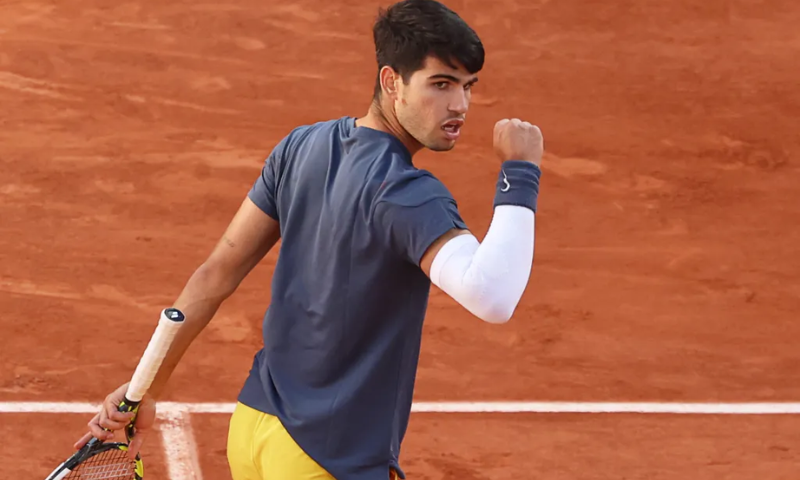 Carlos Alcaraz Defeats Alexander Zverev to Claim French Open Title 1