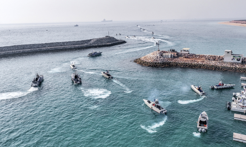 Irans Revolutionary Guards Seize Oil Tanker in Gulf