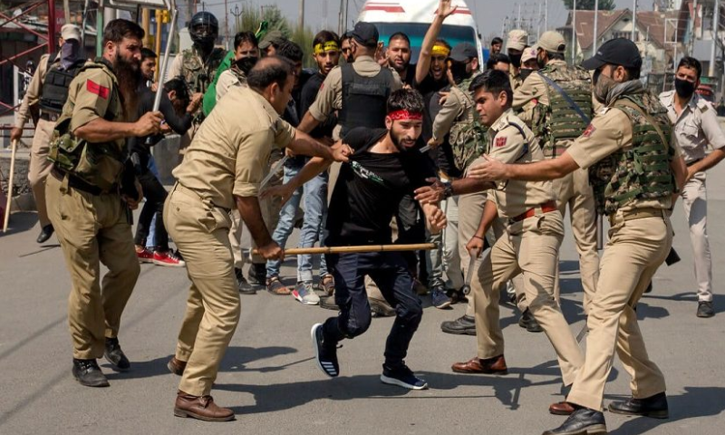 Kashmiris in IIOJK Faces Rights Abuses Amid Indian Crackdown 1