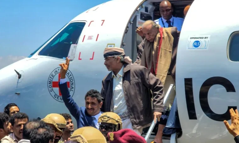 Yemeni Government and Houthis Begin Talks in Muscat on Prisoner