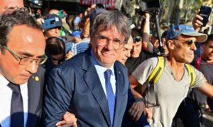 Carles Puigdemont, Spain, arrest warrant, Barcelona,
