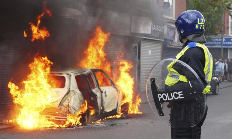 Thousands of Police on Alert as UK Faces Ongoing Riots 2
