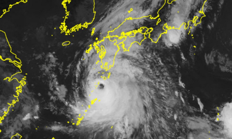 Thousands, Evacuate, Strong Typhoon, Japan