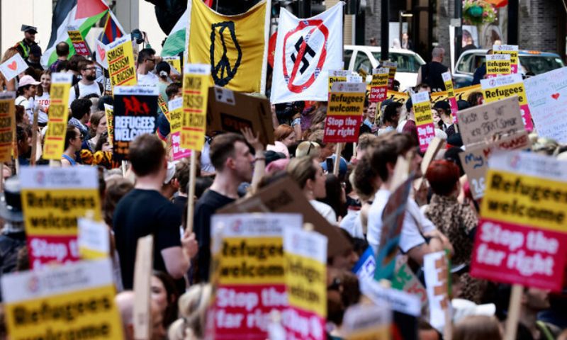 Muslim groups, UK, far-right riots, asylum centers, Islamophobia, social media,