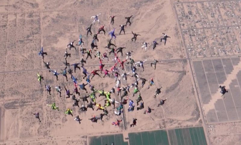 96 skydivers join hands mid-air to set world record