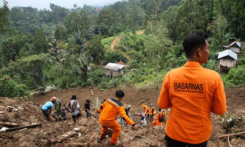 Landslides, Indonesia, Java, Rescue Efforts