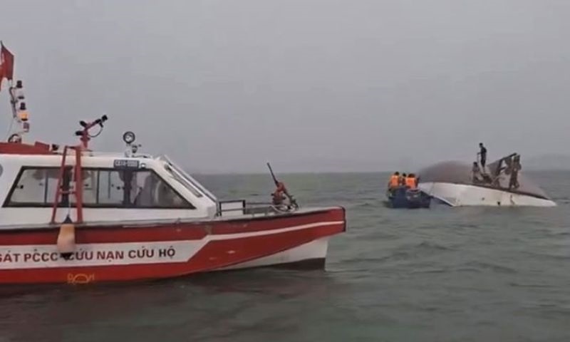 Vietnam, Hanoi, Ha Long Bay, Tourist Boat, Sea, Storm, Weather,