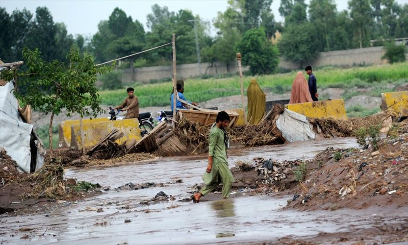 Pakistan resumes rescue operations in flood-hit areas; death toll over 300