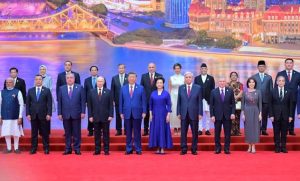 Pakistan PM Sharif Holds Informal Meetings with SCO Leaders in Tianjin