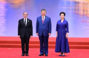 Pakistan PM Sharif Holds Informal Meetings with SCO Leaders in Tianjin