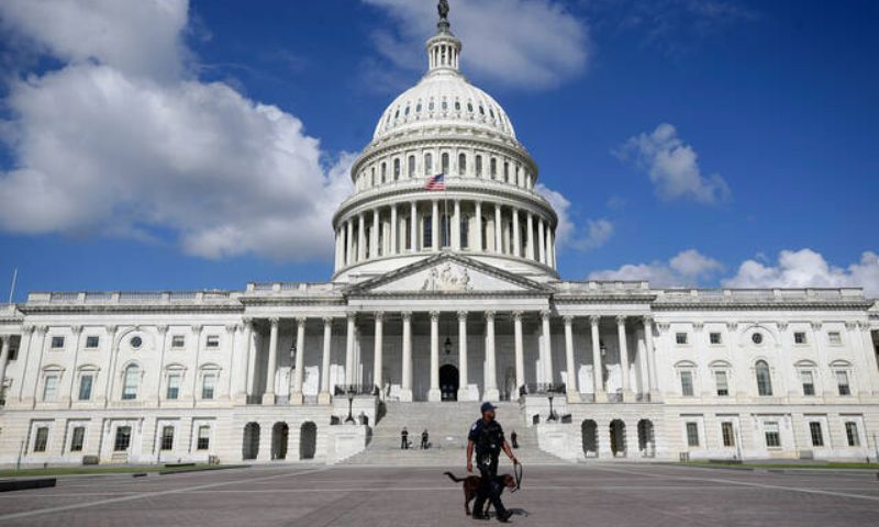 Mass Exodus: 154,000 Federal Workers Leave US Govt in Historic Brain Drain