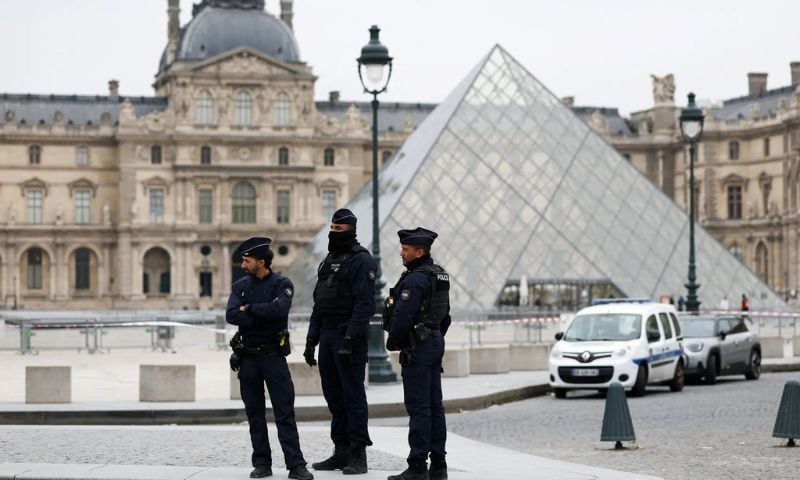 Louvre Museum, Thieves, Robbery, Raid, France, Mona Lisa, Apollo Gallery, Security,