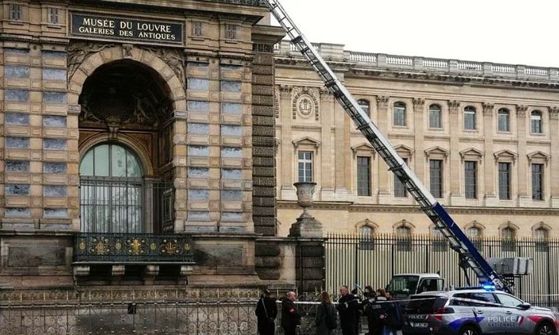 Louvre Moves Priceless Jewels to Bank of France After Heist