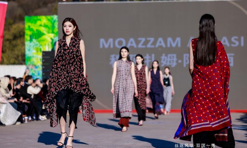 Pakistan–China Fashion Show Debuts at Great Wall of China