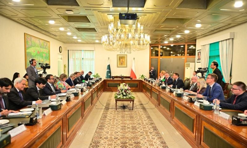 Pakistan, Poland, Ishaq Dar, Radoslaw Sikorski, OICOA, bilateral relations, trade cooperation, defence collaboration