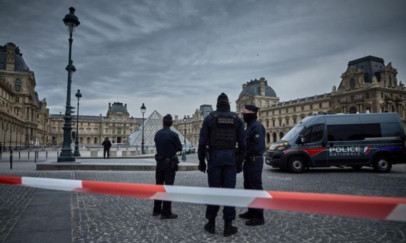 Thieves Steal French Crown Jewels from Louvre in Daytime Raid