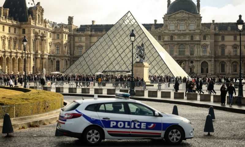 Woman Charged over Louvre Heist Tears Up in Paris Court