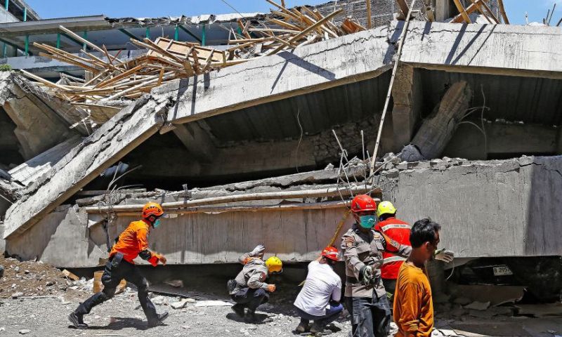 No more Signs of Life in Indonesia School Collapse: Rescuers