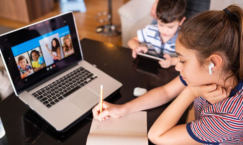 Screen Time, Canada, Children, Parents, Television, Digital, Mobile, Gaming, Academic, Education, School