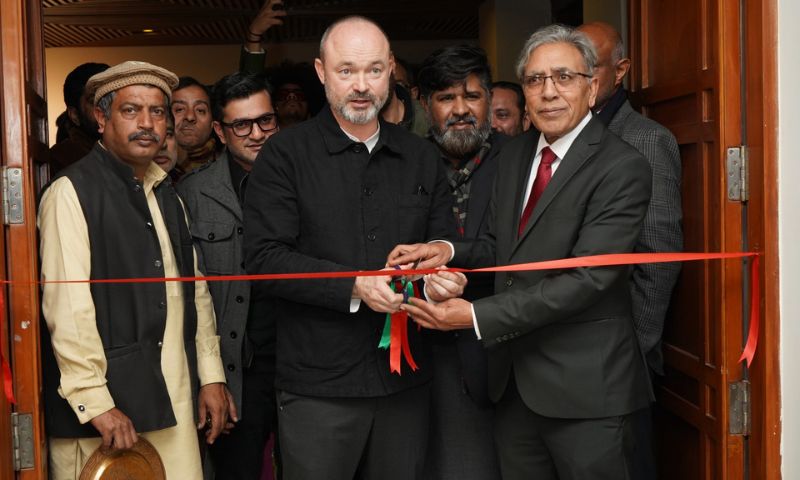 Belgian Photojournalist Launches 'Kashmir Chronicle' in Pakistan