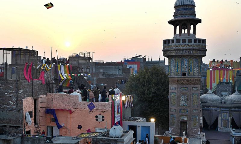 Lahore, Basant, Lahorites, Punjab Education Foundation, Kite, 