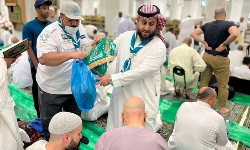 Saudi Youth Scouts, Ramadan service camps, Grand Mosque, Prophet’s Mosque,