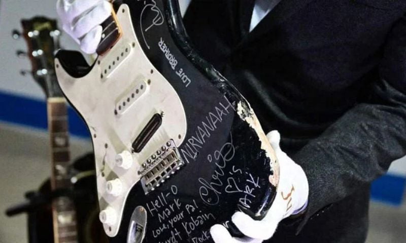 Kurt Cobain, Nirvana, Nevermind, Fender Mustang, Rock memorabilia