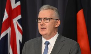 Australia Bans Iranian Tourists with Valid Visas for Six Months